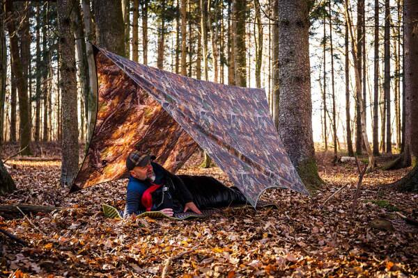 Detaljbilde av stoff og mønster på Traveller tarp Forest