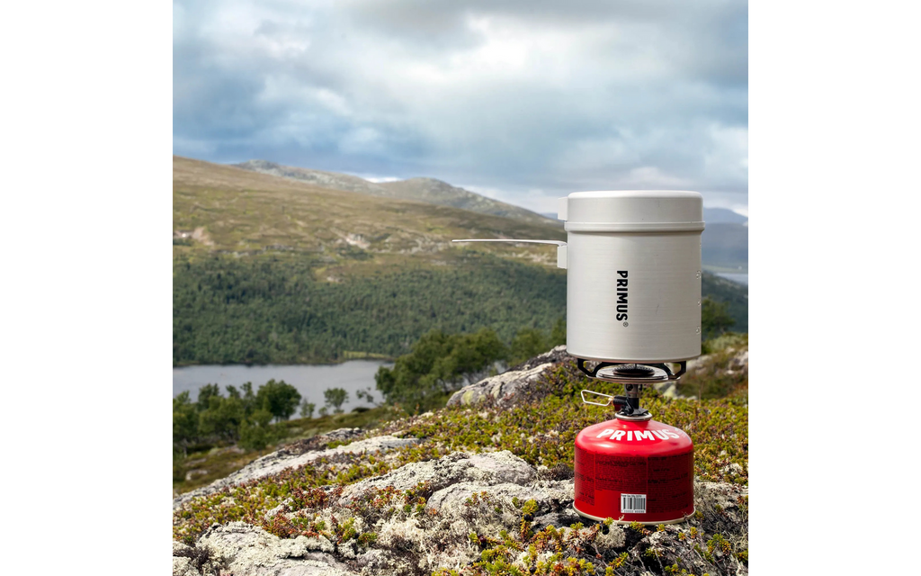 Nærbilde av vindskjerm og brenner på Trekkingkoker Essential Trail Stove 2500 W
