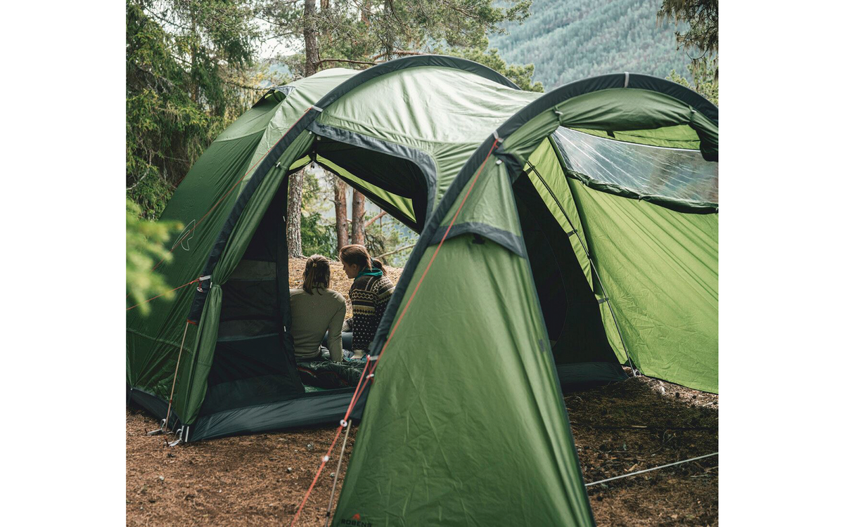 Trekkingtelt Paso Flex 5 for 5 personer med ståhøyde og absid - Robens sett bakfra med inngang