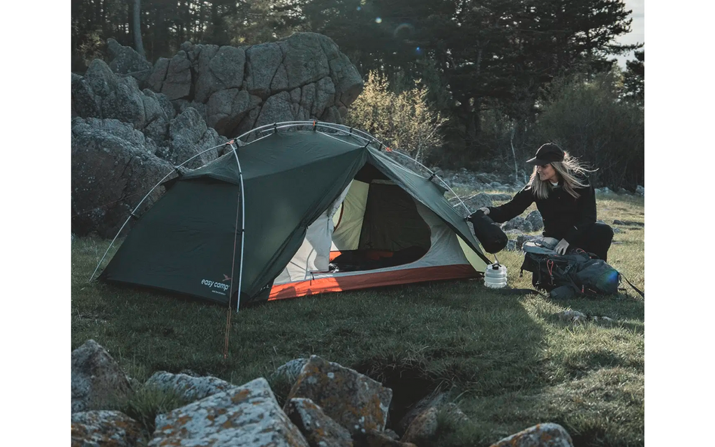 Trekkingtelt Rago 2 for 2 personer 2,5 kg 3000 mm - Easy Camp hjelmkrok og lyktefeste