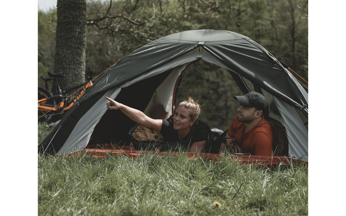 Trekkingtelt Rondane 3 for 3 personer 2,8 kg 3000 mm - Easy Camp oppsatt i naturen