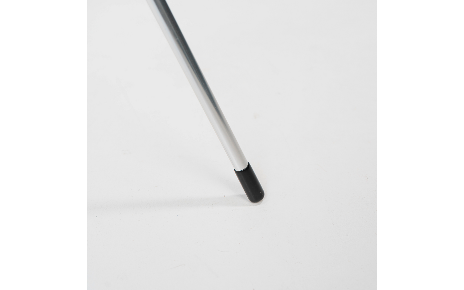 Tripod trefot i aluminium høydejusterbar Ø 83 x 104 cm - Boxio montert over bål
