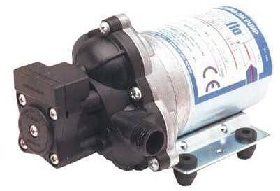 Trykkvannpumpe TrailKing 12V for bobil og campingvogn forfra