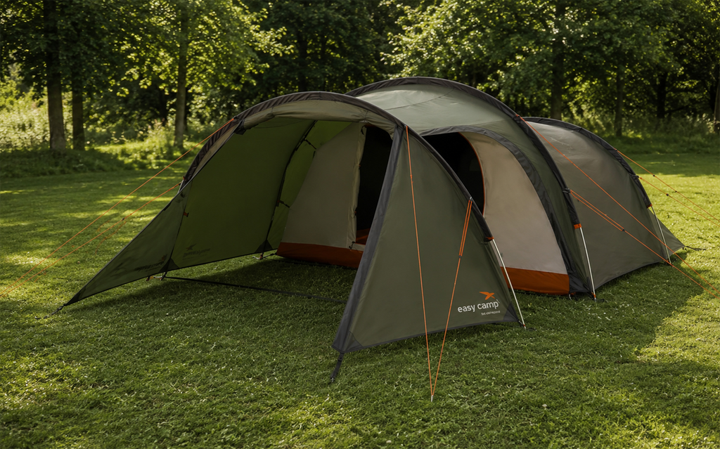 Tunneltelt Pasvik 4 for 4 personer polyester 4,1 kg - Easy Camp i mørkegrønn, ferdig oppsatt sett forfra