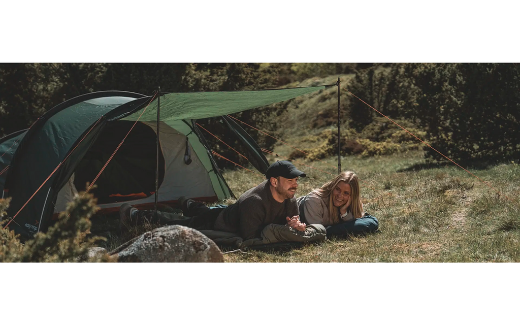 Tunneltelt Pasvik 4 for 4 personer polyester 4,1 kg - Easy Camp sett fra siden med sideinngang