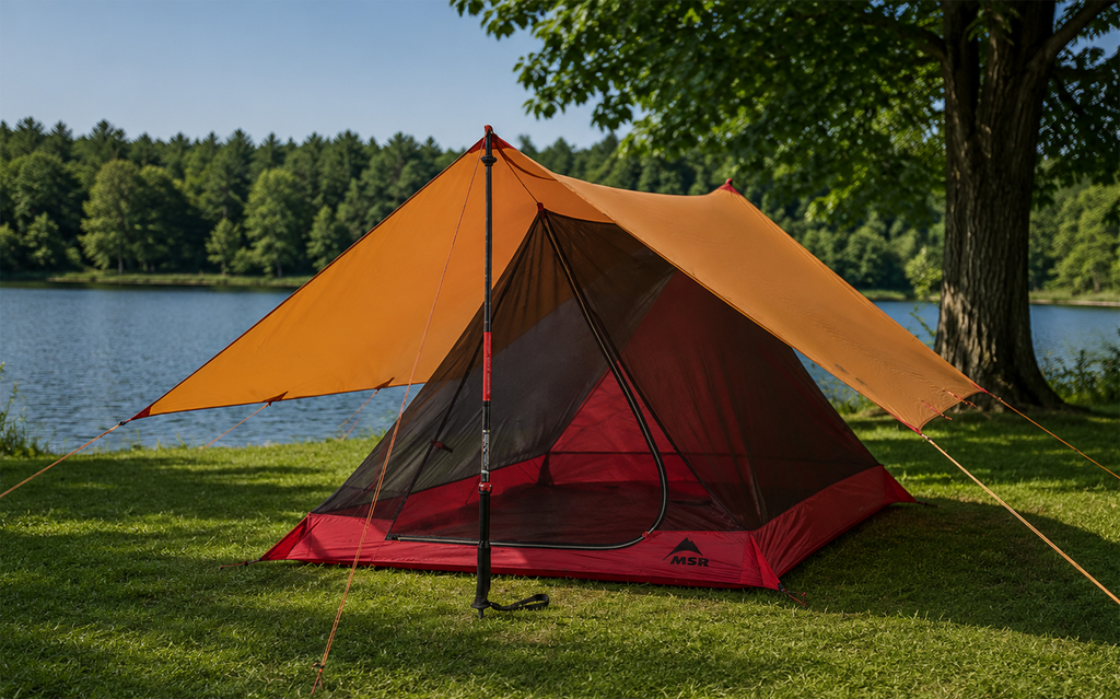 Turtelt Thru-Hiker Mesh House V2 for 2 personer 10D nylonmesh - MSR satt opp med turstaver, sett forfra