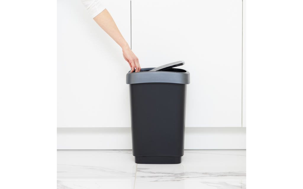 Twist svingbøtte 10 l resirkulert plast dark silber med merkestickers