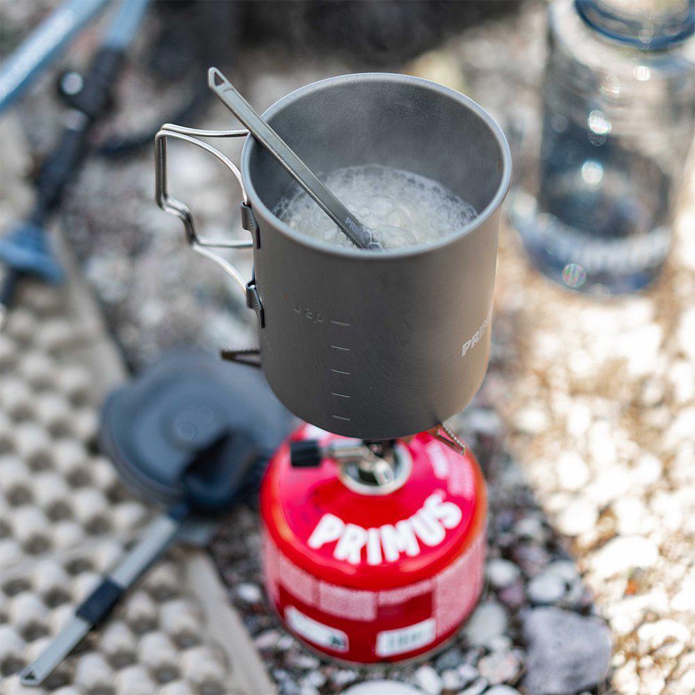Detalj av lokk med integrert sil på Ultralett turgryte Trek Pot UL 0,8 l 110 g - Primus