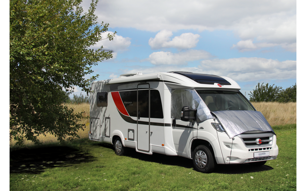 Detalj av materiale og klettelister på utvendig isoleringsmatte Four Seasons for Renault Master 2024+