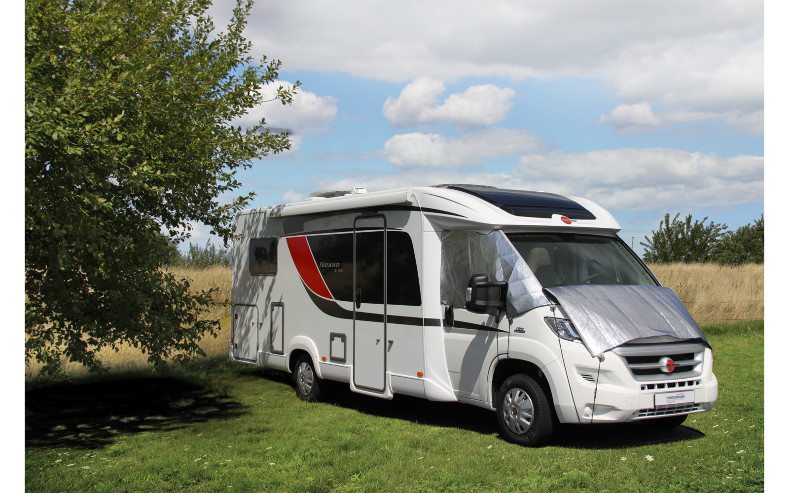 Detalj av materiale og klettelister på utvendig isoleringsmatte Four Seasons for Renault Master 2024+