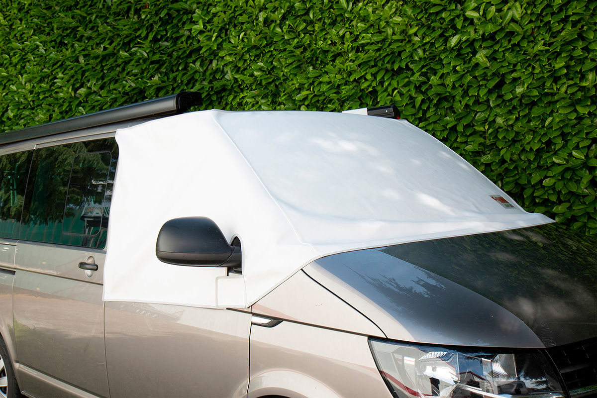Utvendig solskjerm Coverglas for VW T5/T6 montert på bil