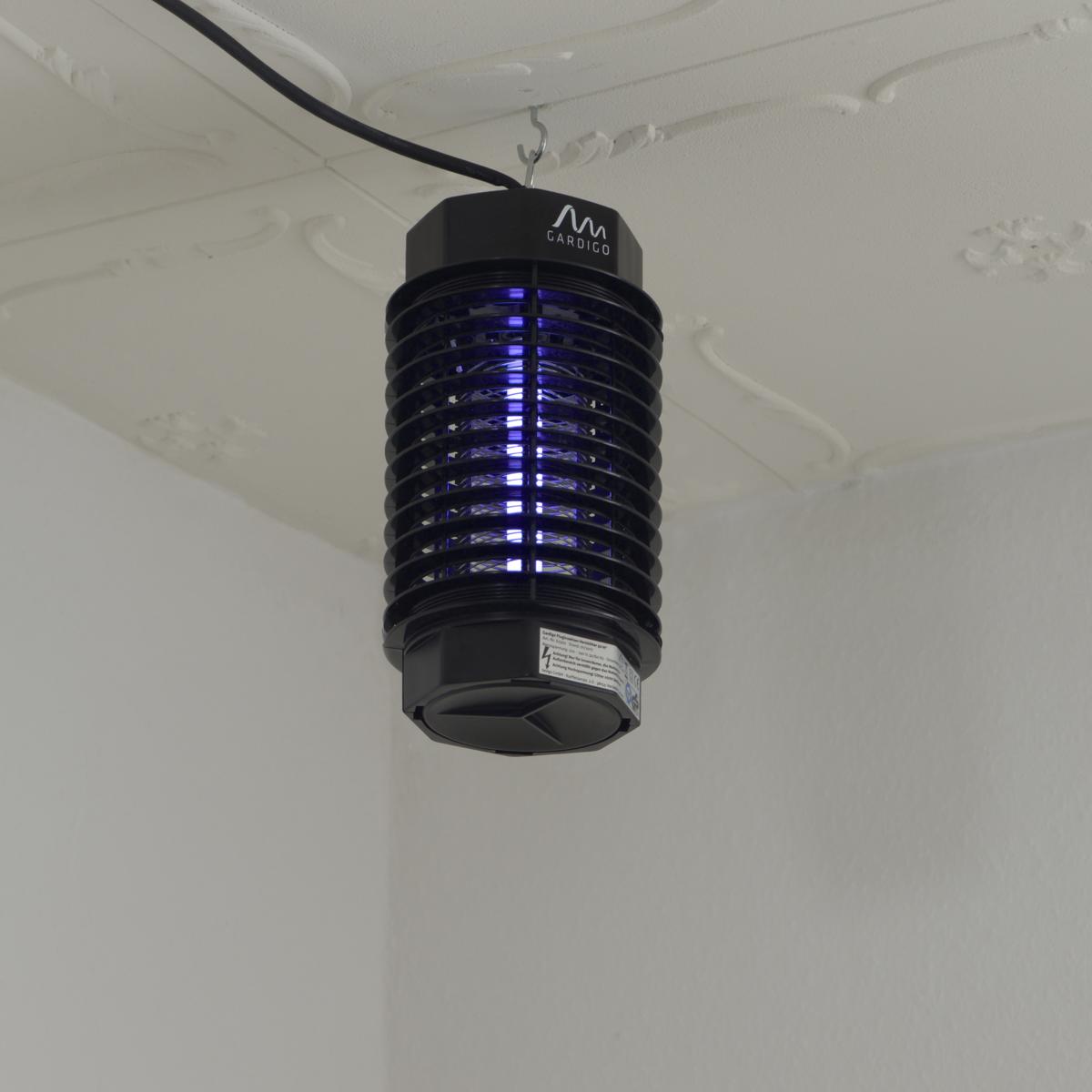 Bakside av UV insektslampe 2-i-1 med oppsamlingsskål 4W 230V - Gardigo