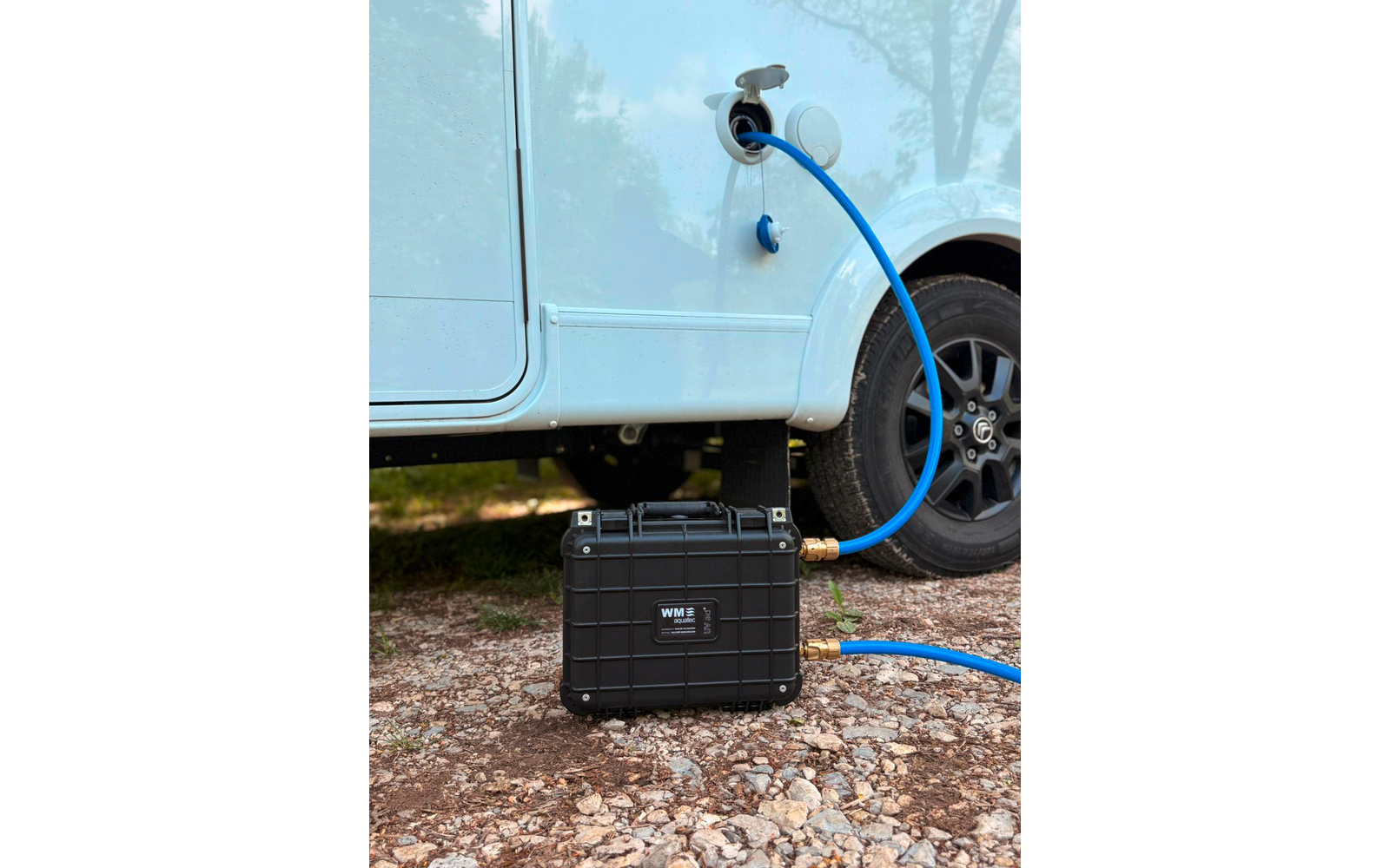 Detalj av aktivkohlefilter i Vannrensing UV-aid+ Eco reisekoffert