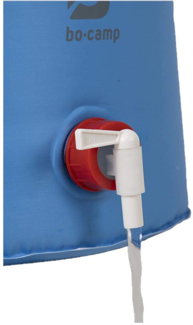 Detalj av tappekran på Vannsekk 20 l med tappekran, polyester, blå