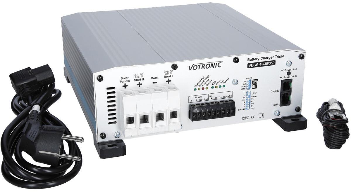 Nærbilde av VBCS Triple batterilader kontrollpanel