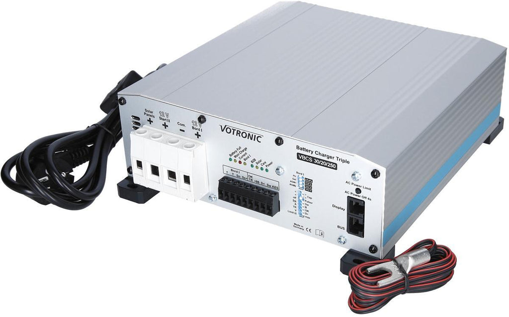 Detalj av VBCS Triple batterilader og solregulator komponenter