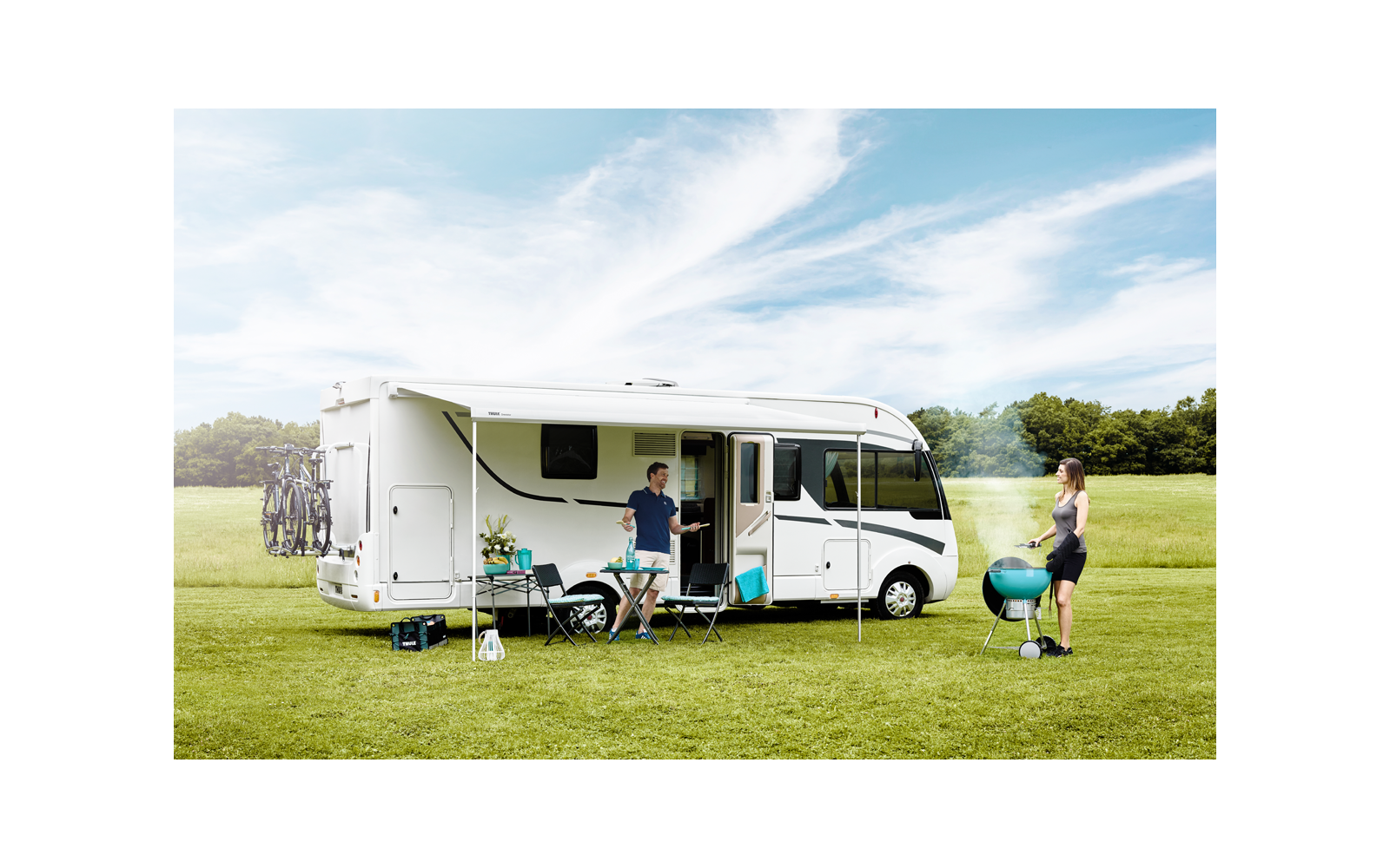 Montert veggmarkise Omnistor 5200 med 12V motor på campingvogn