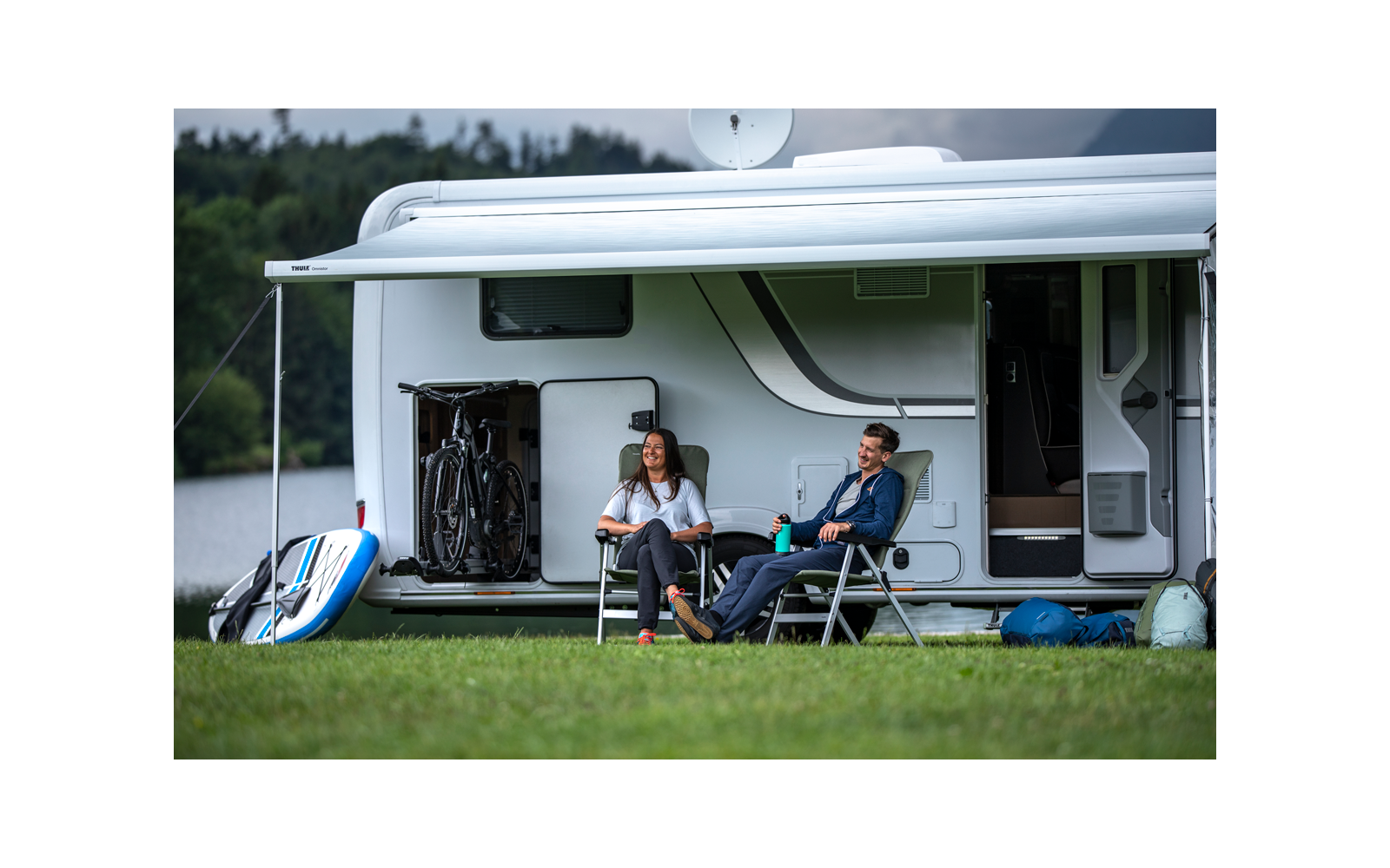 Støttefot og Quick Lock-system på veggmarkise Omnistor 5200 med 12V motor