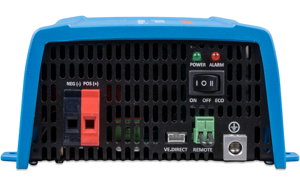 Baksiden av Vekselretter Phoenix VE.Direct 12V til 230V 200W