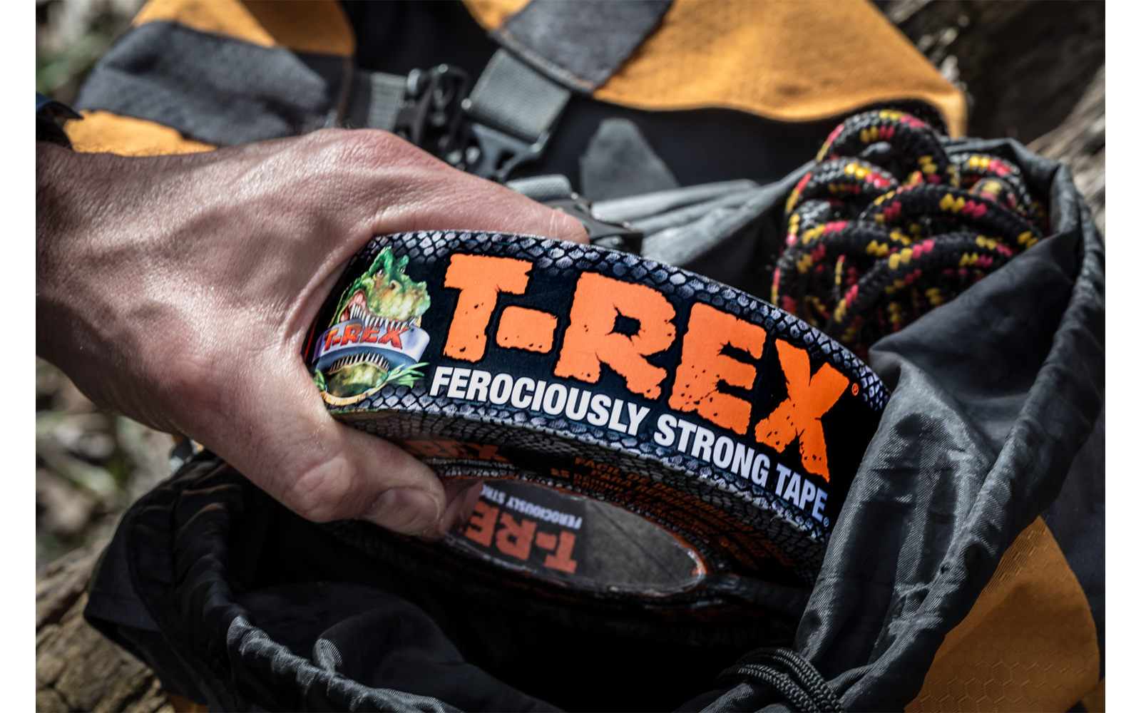 Bakside av Vevtape 25 mm x 9,1 m for camping og reparasjon T-Rex