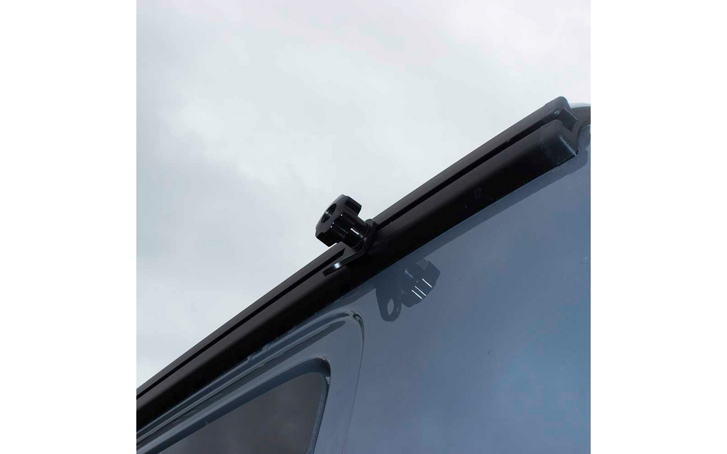 Vinkelplate med kedersteinfor kederskinne VW T5/T6/T6.1 2 stk - BusBoxx montert på bil