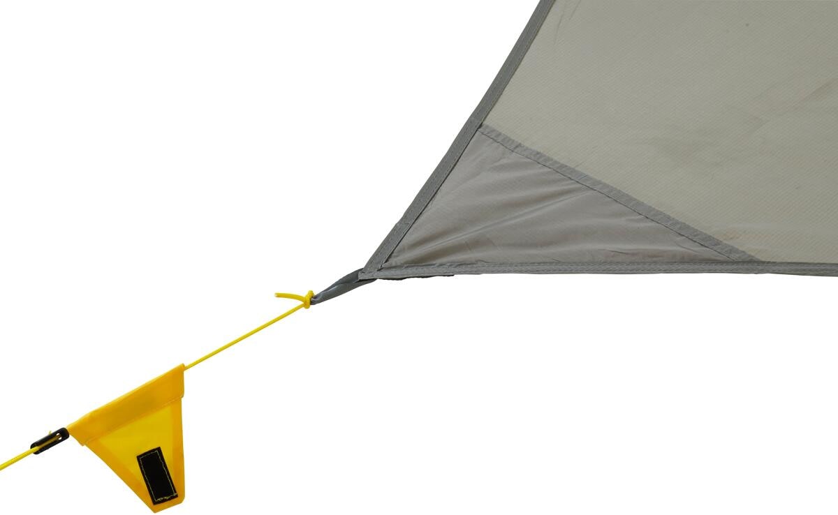 Wing M Travel Line tarp 300x325/225 cm, 960 g, Oak montert på campingplass