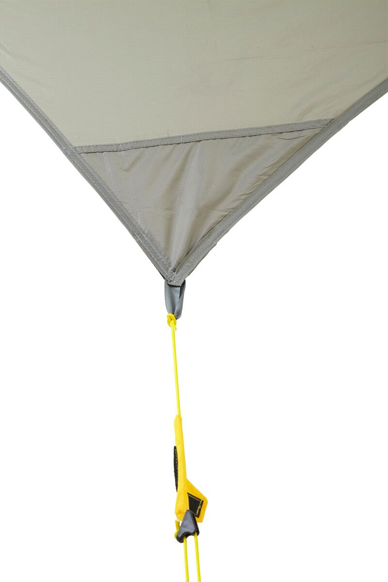 Nærbilde av sømmer på Wing M Travel Line tarp 300x325/225 cm, 960 g, Oak