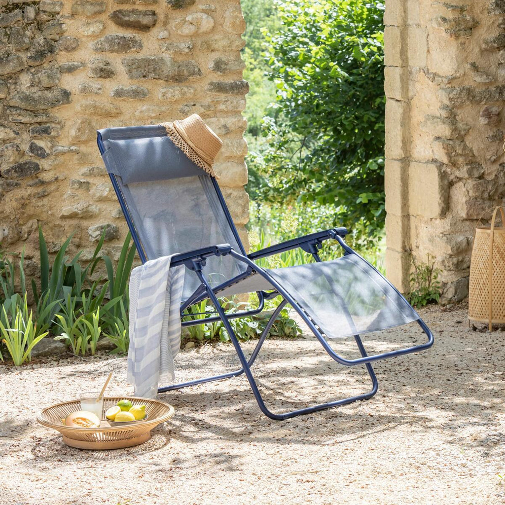 Zero-gravity relaxstol RClip Batyline® Iso i bruk ved basseng